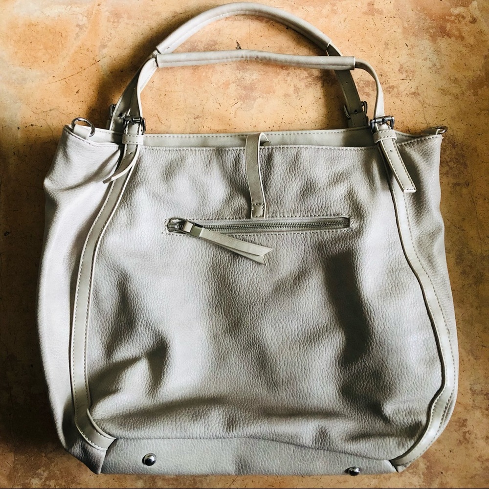 NWOT Moda Luxe Faux Leather Zippered Handbag.